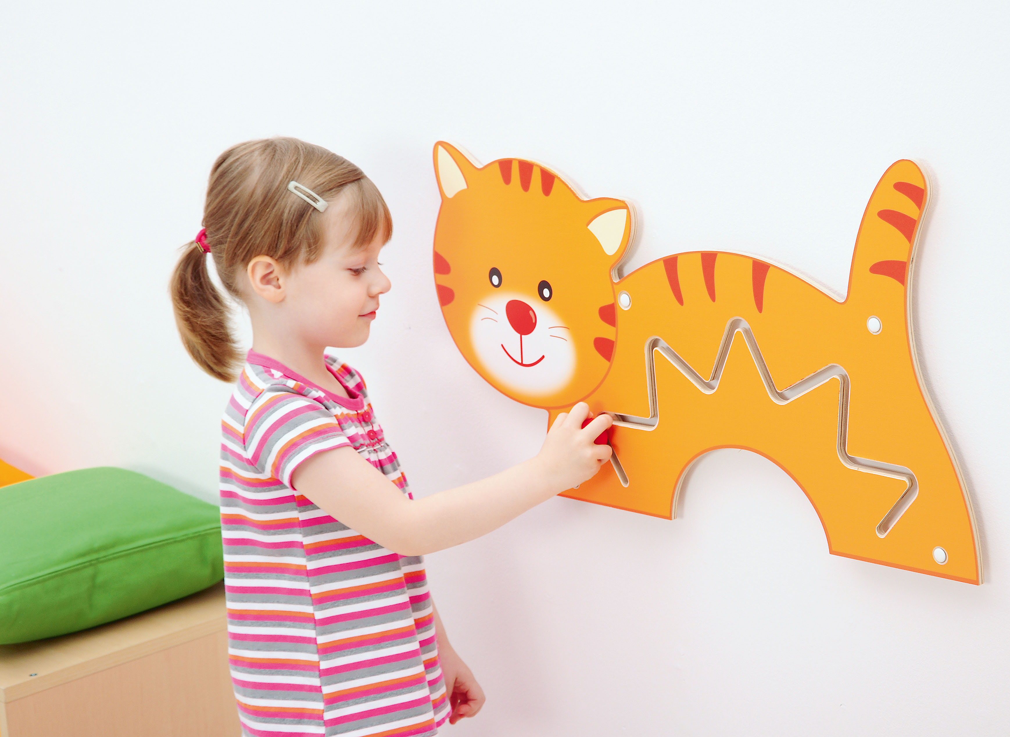 Fali vonalvezető - Cica